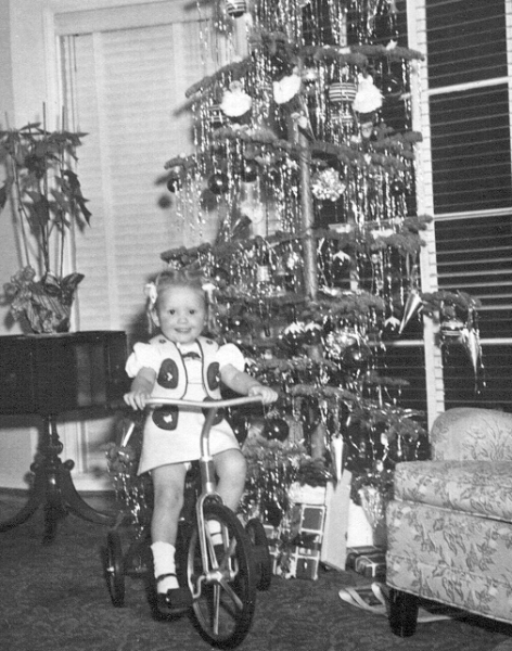 ../Images/Diana on  Xmas Trike.jpg